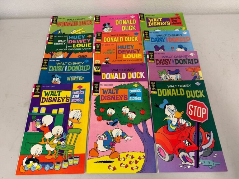 aku ankka juniori lehdet pinossa hyllylla