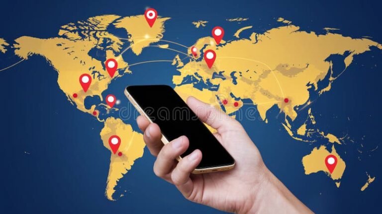 alypuhelin ja maailmankartta yhdessa