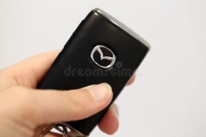 autonavain ja avaimet kadessa suomessa