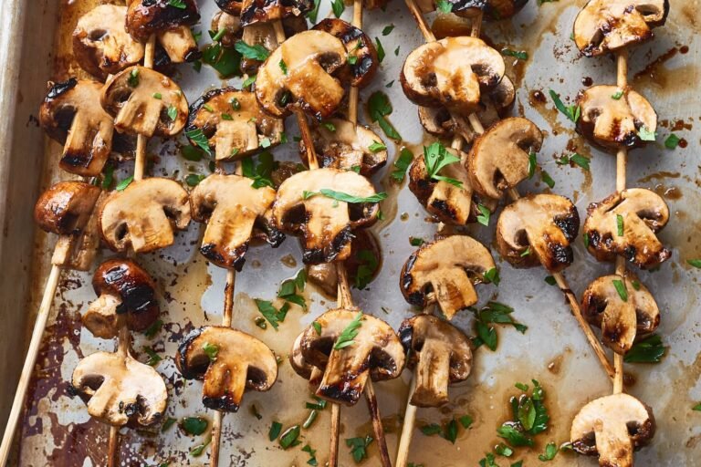 grillatut herkkusienet uunipellilla kullanruskeina