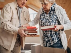 iakas pariskunta jarjestaa kodin muistoja