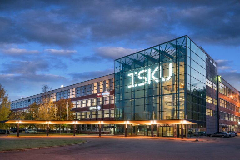 Onko Isku Oy julkisesti noteerattu pörssiyhtiö 37 isku oyn paakonttori rakennuksen julkisivu