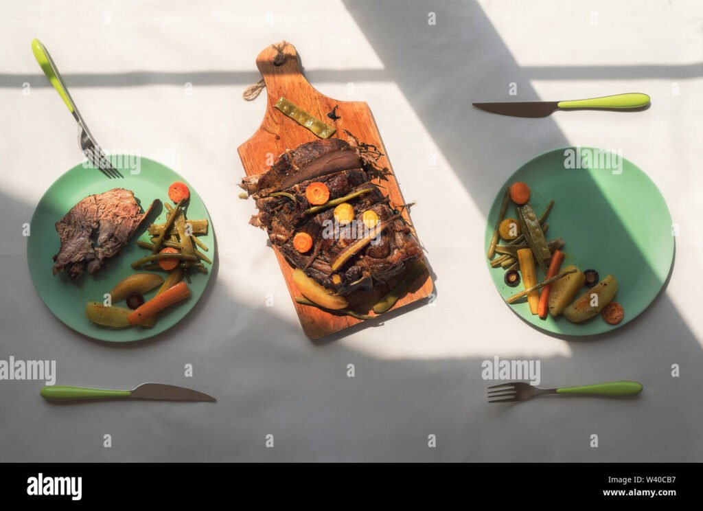 Kuinka Paljon Kahden Hengen Ruokamenot Kuukaudessa Yleensä Maksavat 1 kahden hengen ateria poydalla luonnonvalossa