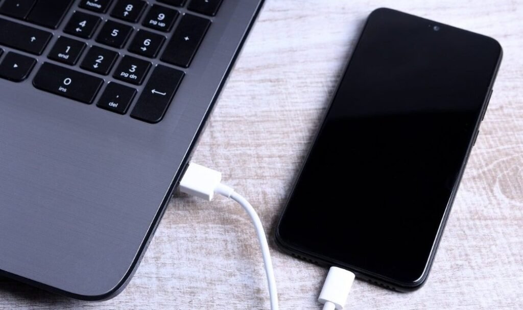 Miten Siirtää Kuvia Kännykästä Tietokoneelle Helposti