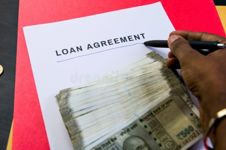 kasi allekirjoittaa lainasopimuksen poydan aaressa