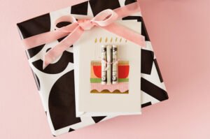 kateinen lahjaksi kauniissa lahjapussissa