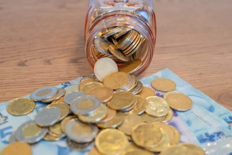 Miten Raha Arvo Laskuri Auttaa Rahasi Arvon Selvittämisessä 21 kateinen seteli ja kolikot lasin alla