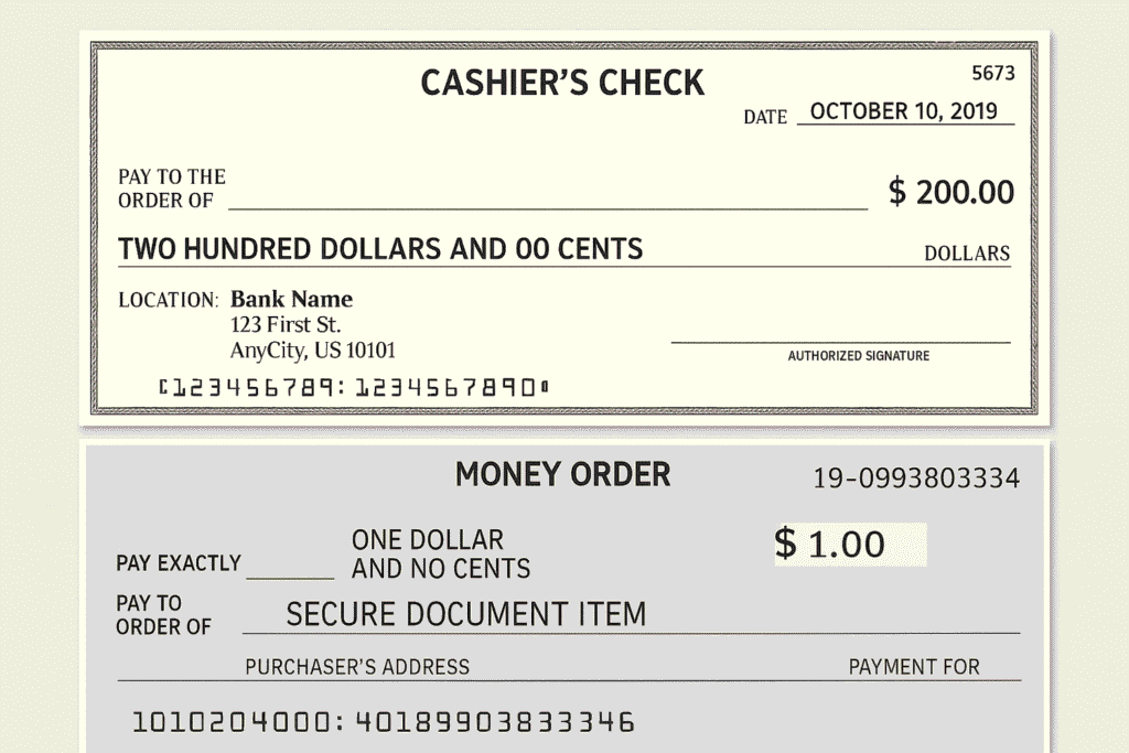kateista kasitteleva pankkivirkailija tarkastaa tileja