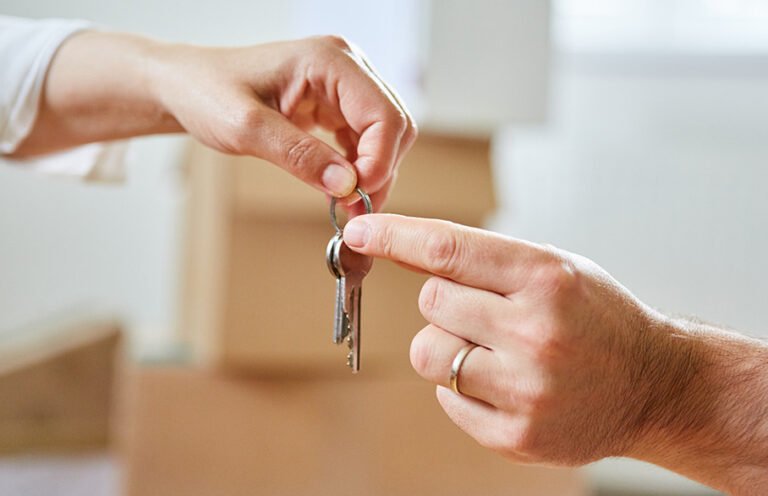 kateva kasi luovuttaa avaimia talolle