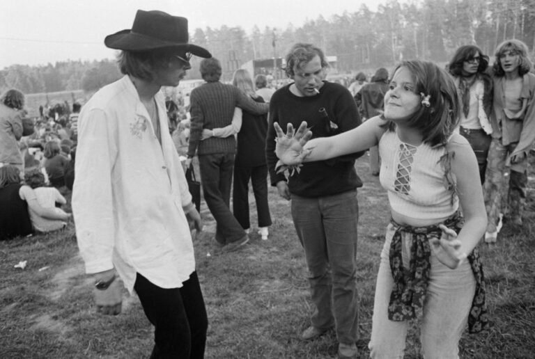 konsta hietanen perhe kuvassa ulkona