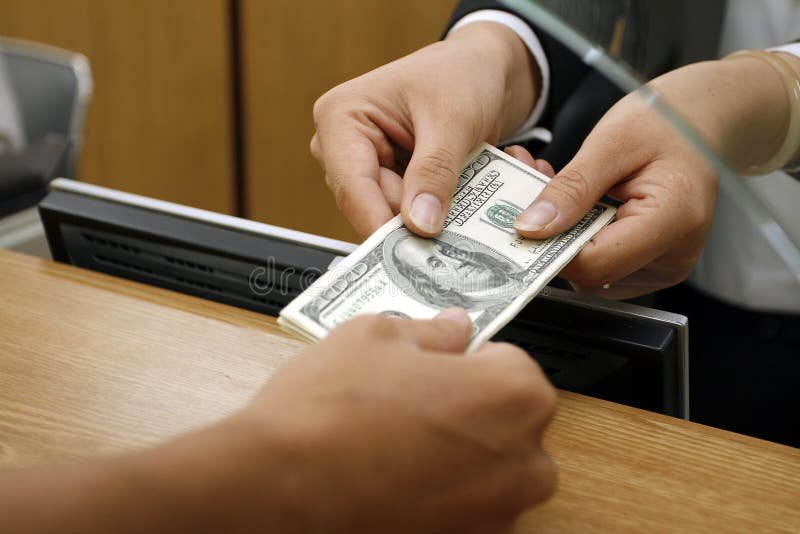 Miksi pankkien väliset rahansiirrot voivat viivästyä 2 kuvitus pankkien valinen rahatapahtuma visuaalisesti