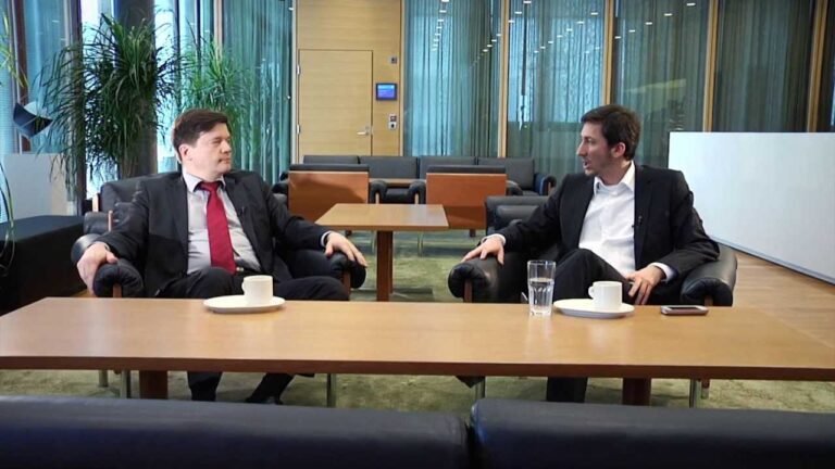 lahitapiolan toimistotyontekijoita tyoskentelemassa