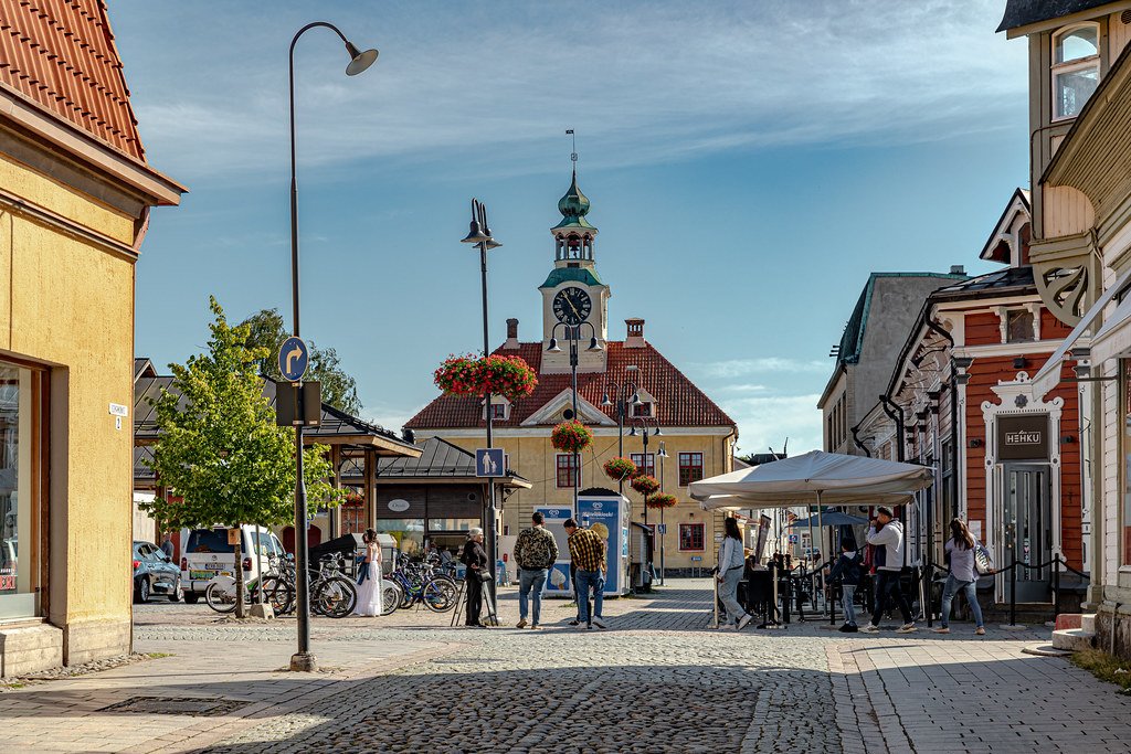 Missä Länsi-Suomen Osuuspankin Kauppakadun toimipiste Raumalla sijaitsee 3 Missä Länsi-Suomen Osuuspankin Kauppakadun toimipiste Raumalla sijaitsee