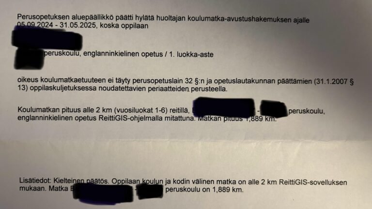 lapsi pitaa hsl korttia bussissa