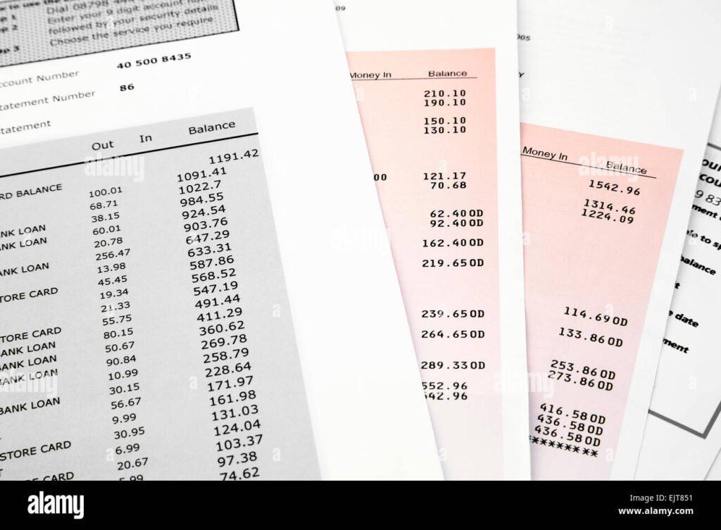 Miksi Toimeentulotukeen Vaaditaan Useiden Kuukausien Tiliotteet 2 lompakko ja tilinoteeraukset poydalla