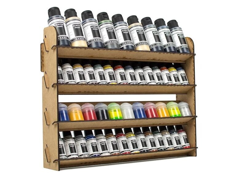 maalikaupan hylly taynna varimalleja