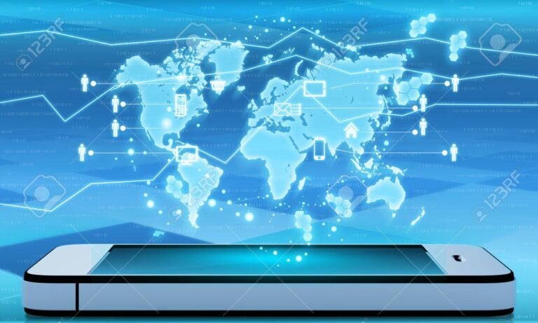 matkapuhelin ja kartta yhdistettyna viestintaan