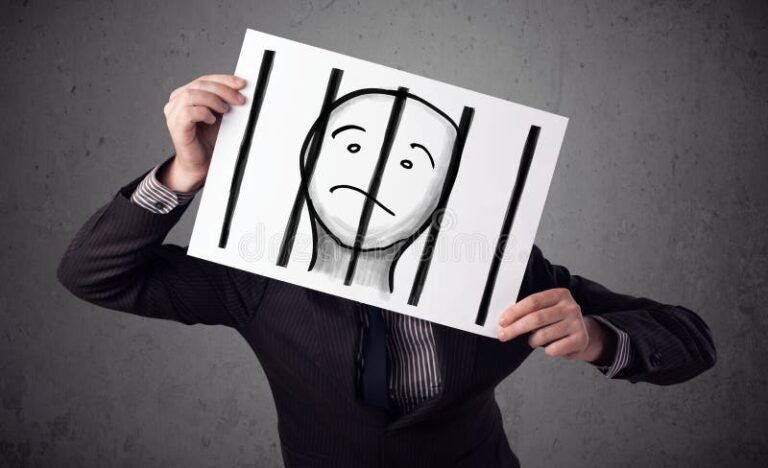 miettiva mies lukkojen takana