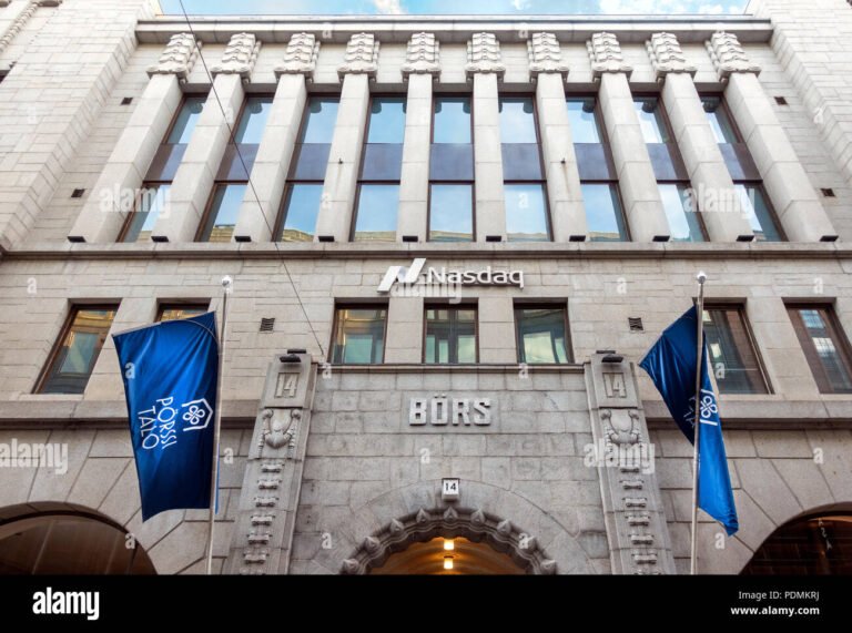 moderni porssirakennus helsingin keskustassa