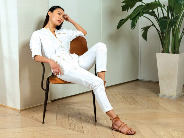 naiselliset smart casual kengat rivissa