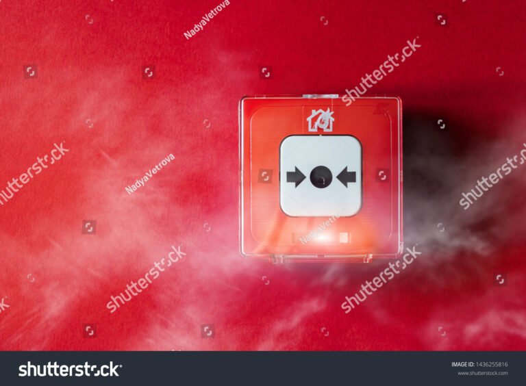 palohalytin seinalla savua taustalla