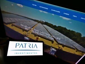 patrian logo ja porssin nayttoruutu