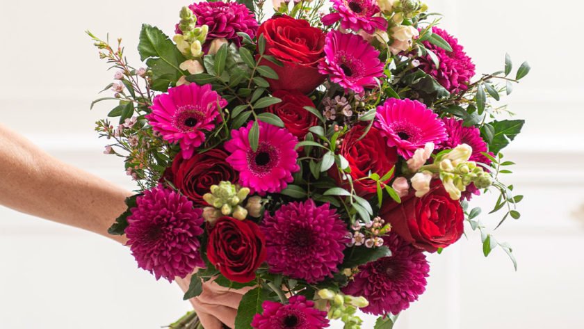 Mikä on punaisen ja violetin värin symbolinen merkitys