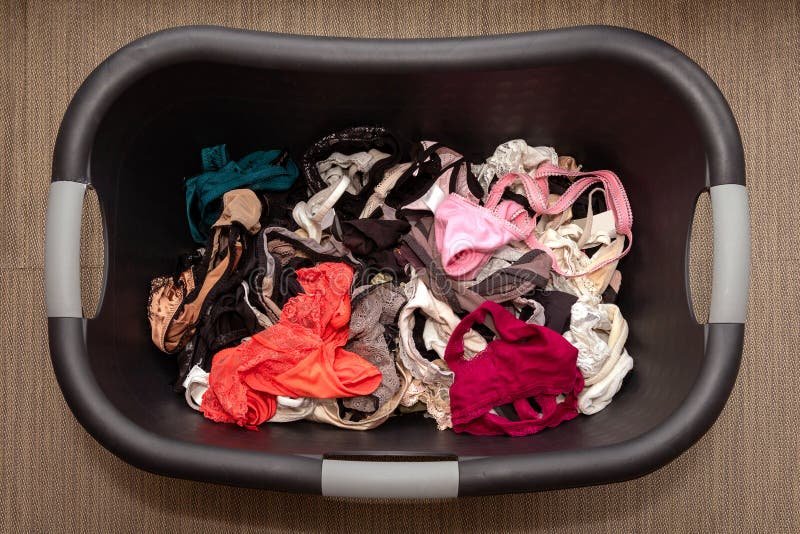 Kuinka Paljon Pyykki Painaa Kuivana Verrattuna Märkään 1 pyykkikori taynna markia ja kuivia vaatteita