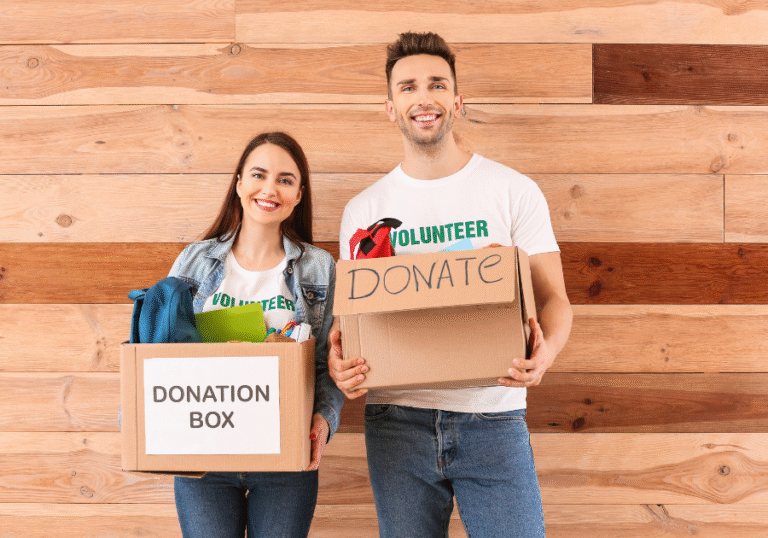 rahankerayspiste ja onnellisia avustuksen saajia