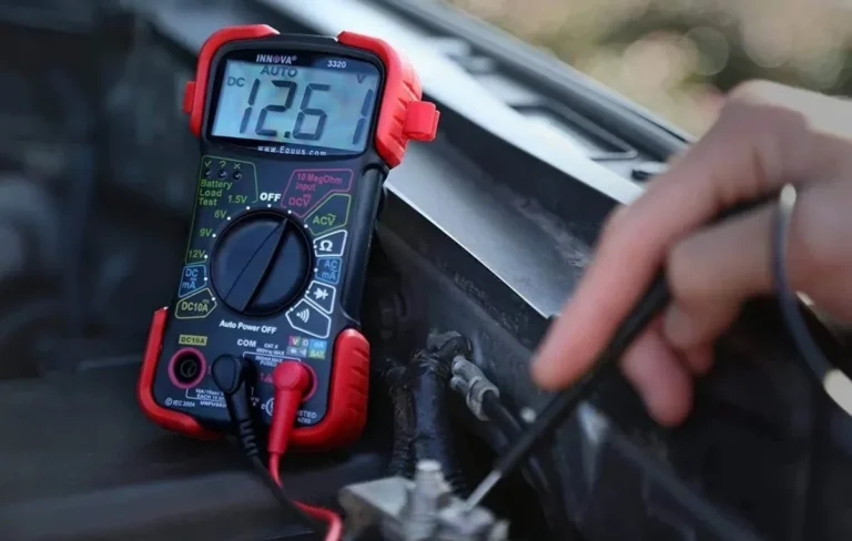Miten Sähköauton Akun Testaus Käytännössä Toteutetaan 26 sahkoauton akun tarkastus mittauslaitteiden kanssa