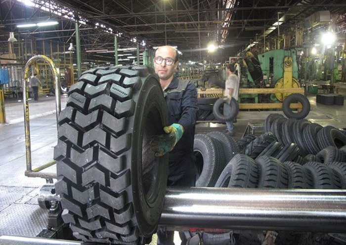 tehdas ja renkaat tyontekijoiden kanssa