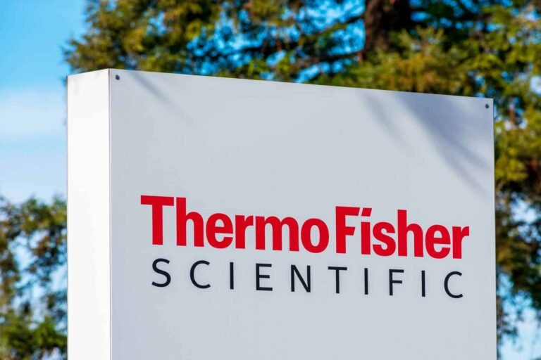 thermo fisherin laboratoriolaite ja tutkimustiimi