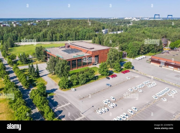 turun kaupunkinakyma ja sanomalehdet