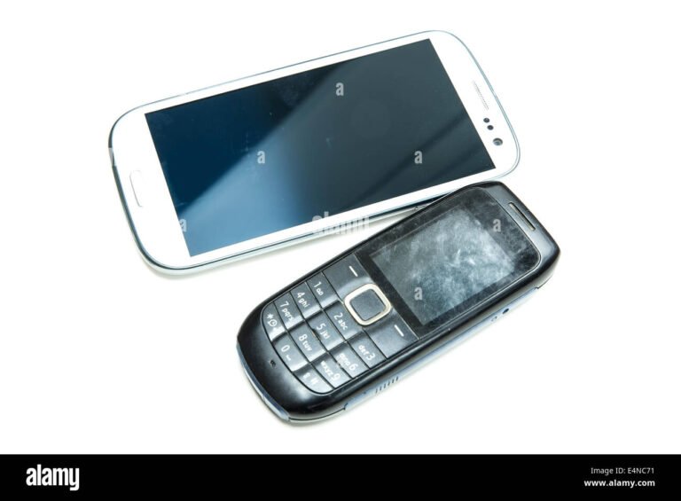 vanha ja uusi matkapuhelin rinnakkain