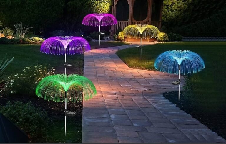 varikkaat led valosarjat puutarhassa yolla